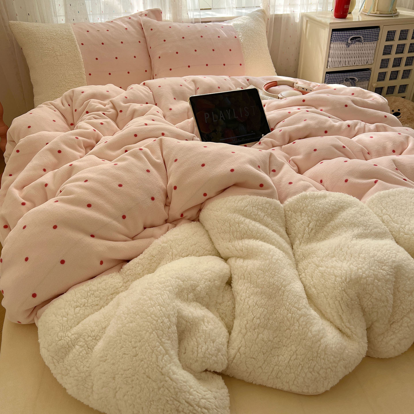 网红波点牛奶绒拼接羊羔绒四件套