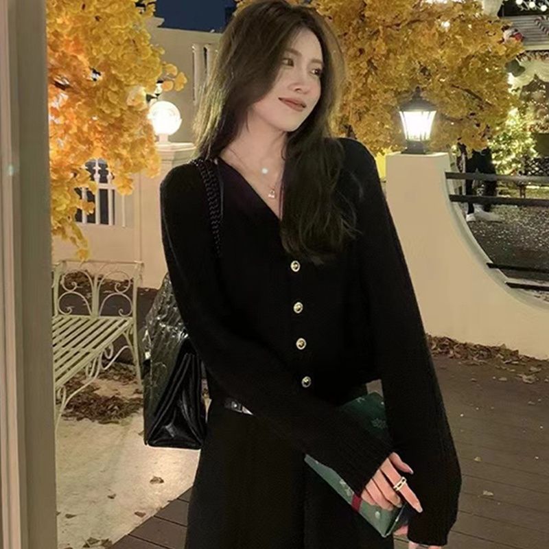 杭州四季青高端女装广州十三行小V领针织长袖大朗内搭毛衣打底衫