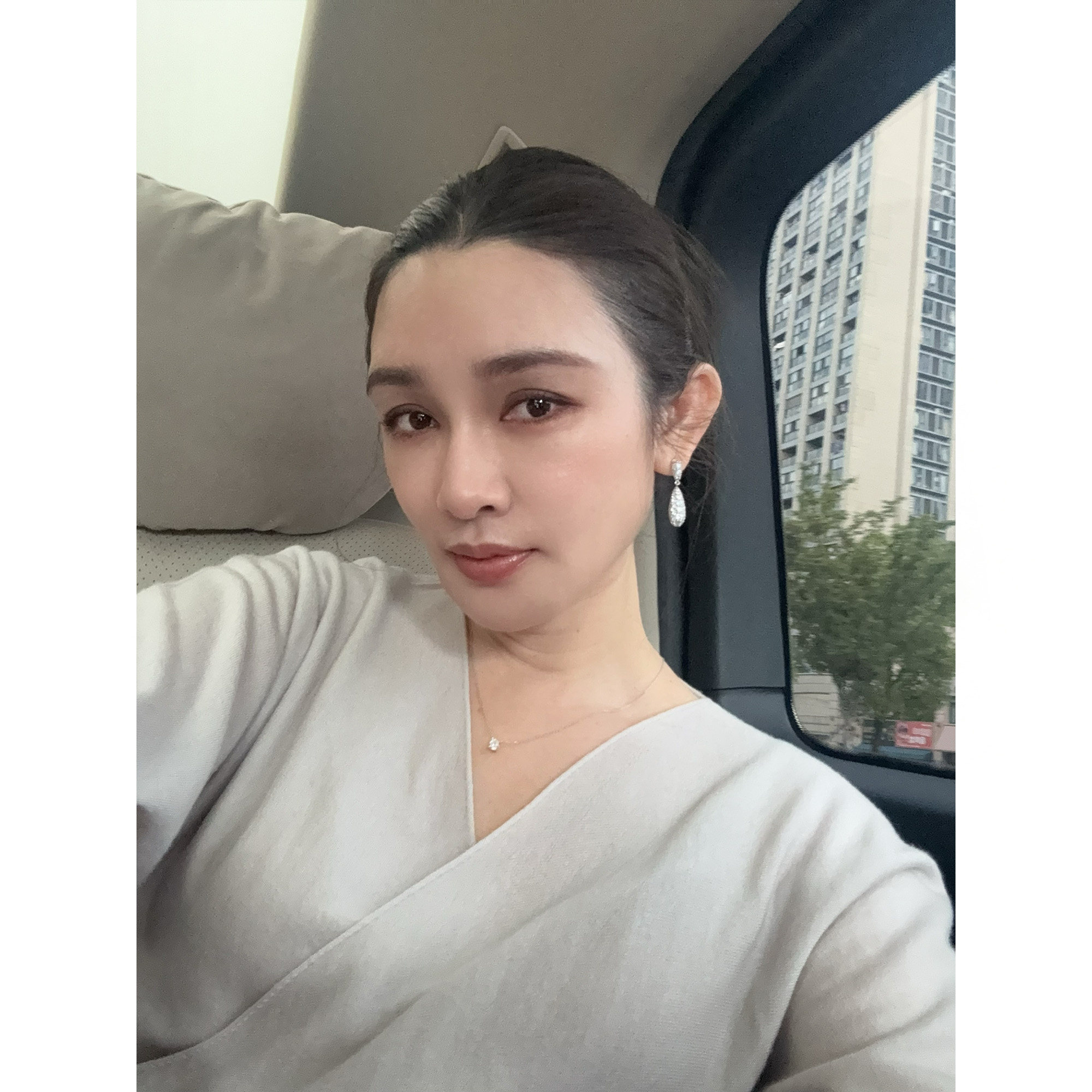 LORRAINES 东方佳人系列-铜镀18k白金满钻鎏光水滴垂坠耳环耳钉