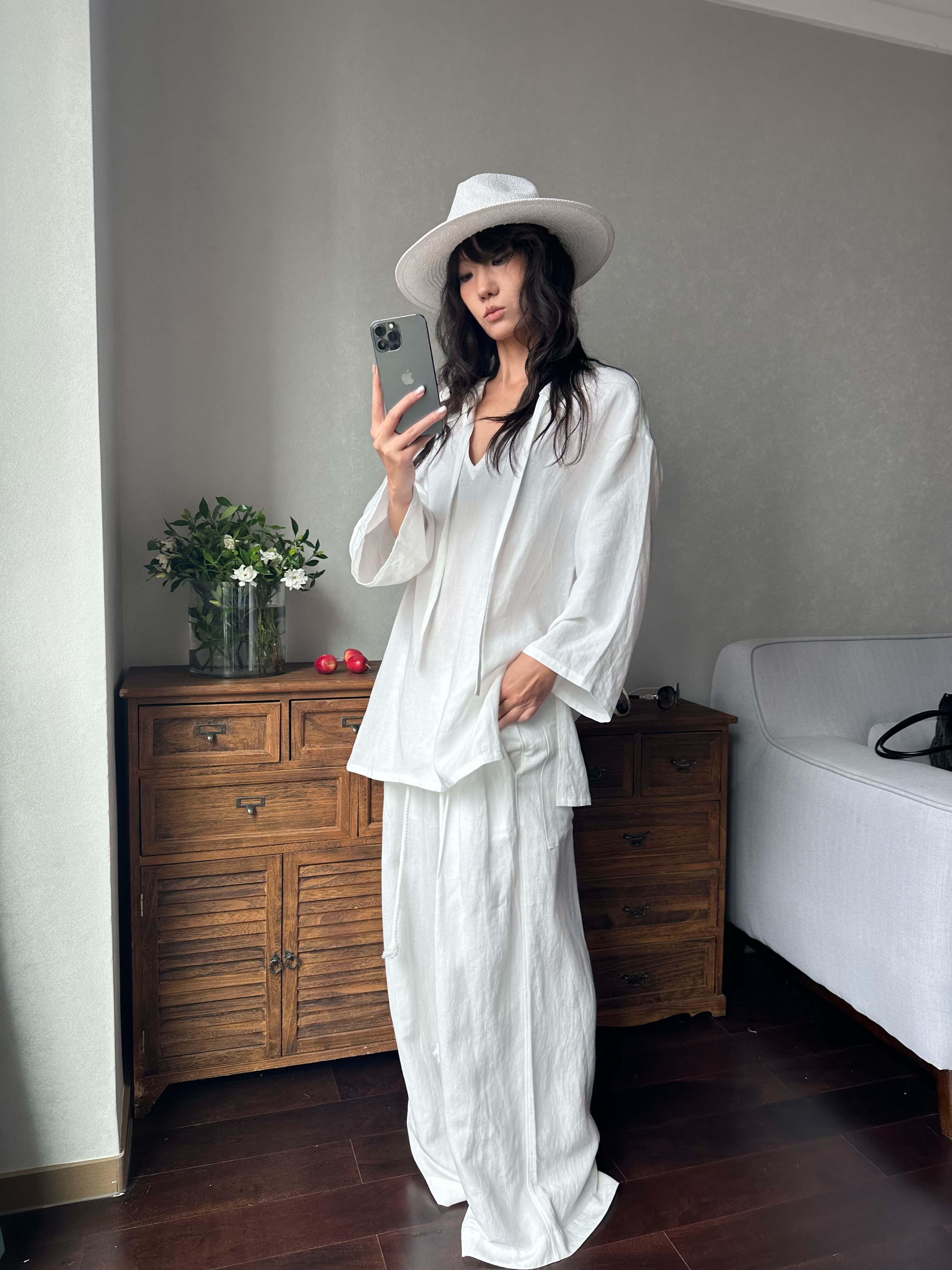 现货 还原 WEEEECHAN次日早晨 “优雅老钱风” V领亚麻飘带衬衫