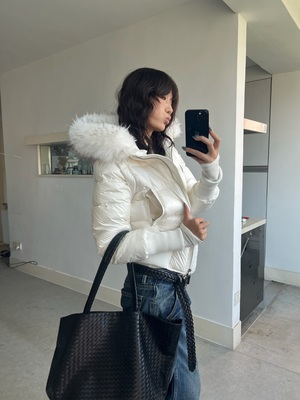 现货 WEEEECHAN  易梦玲同款 可拆卸袖子短款修身毛领羽绒服