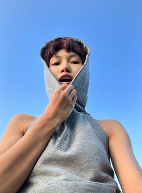 （清仓不退换）高品质  连帽口袋挂脖露背背心｜Top上装｜灰色