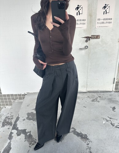 现货  WEEEECHAN次日早晨 秋款 羊毛混纺单褶弧线插袋弯刀休闲裤