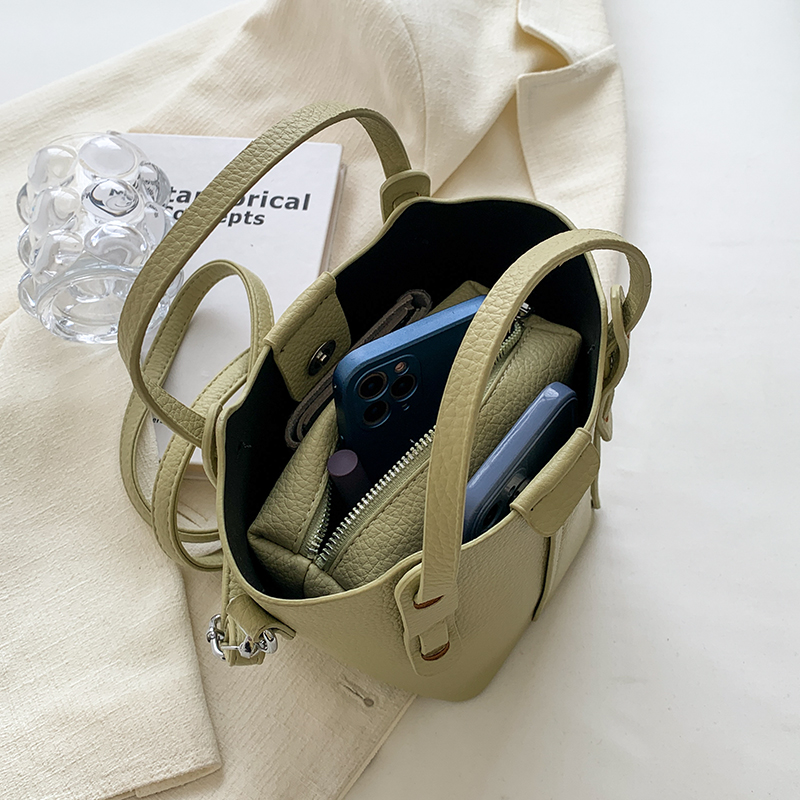 法国小众正品单肩斜挎水桶包