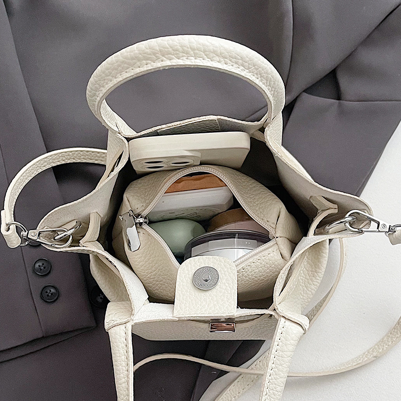 爆款单肩手提包百搭斜挎水桶包女