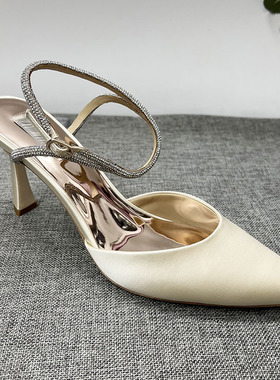 欧美大码女鞋42.43码5色尖头浅口钻饰脚腕扣带细跟高跟时装单鞋