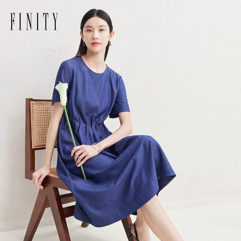 FINITY菲妮迪圆领收腰连衣裙