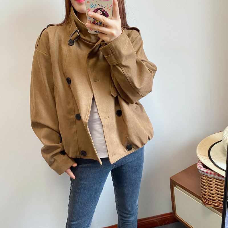 早春高级浅卡其麂皮外套女显瘦双排扣宽松bf风立领短款工装上衣