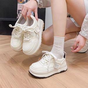 真皮小白鞋女2024早秋新款百搭运动休闲轻便舒适厚底增高时尚板鞋