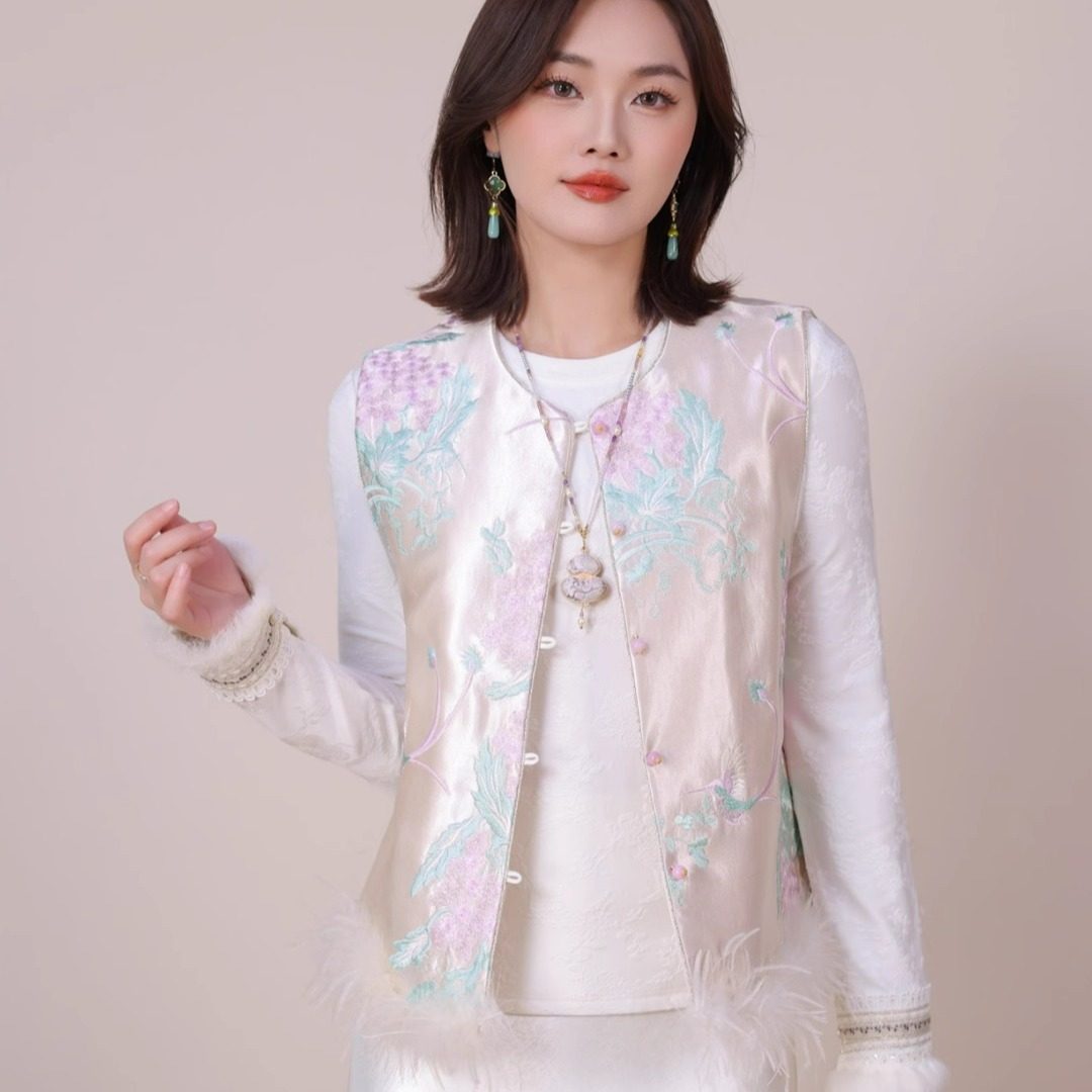 特价定制SANER欧韩2025秋冬新款女824585国风刺绣鸵鸟毛夹棉马甲