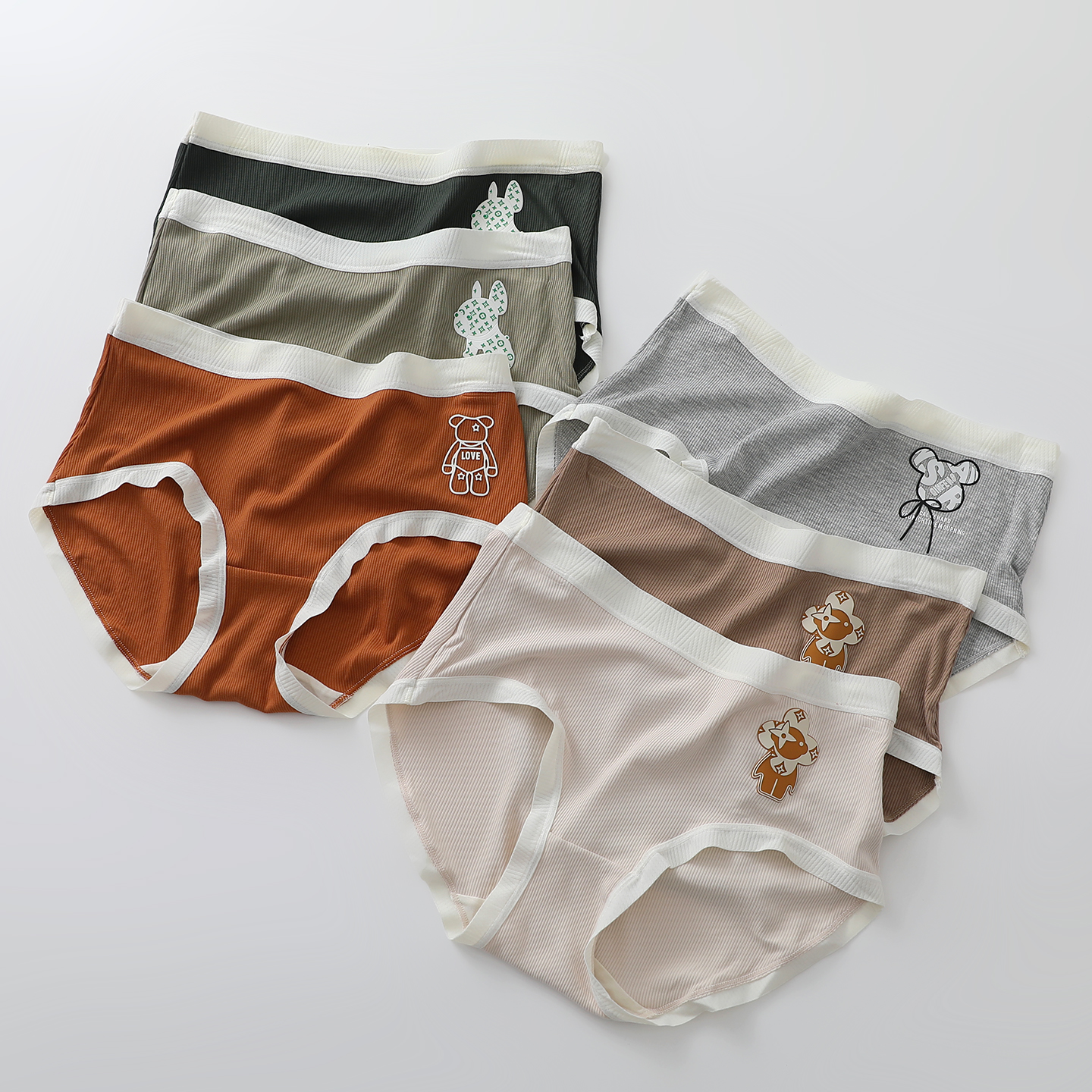 又见自在326时尚卡通内裤女士莫代尔中腰软糯桑蚕丝底档三角裤薄