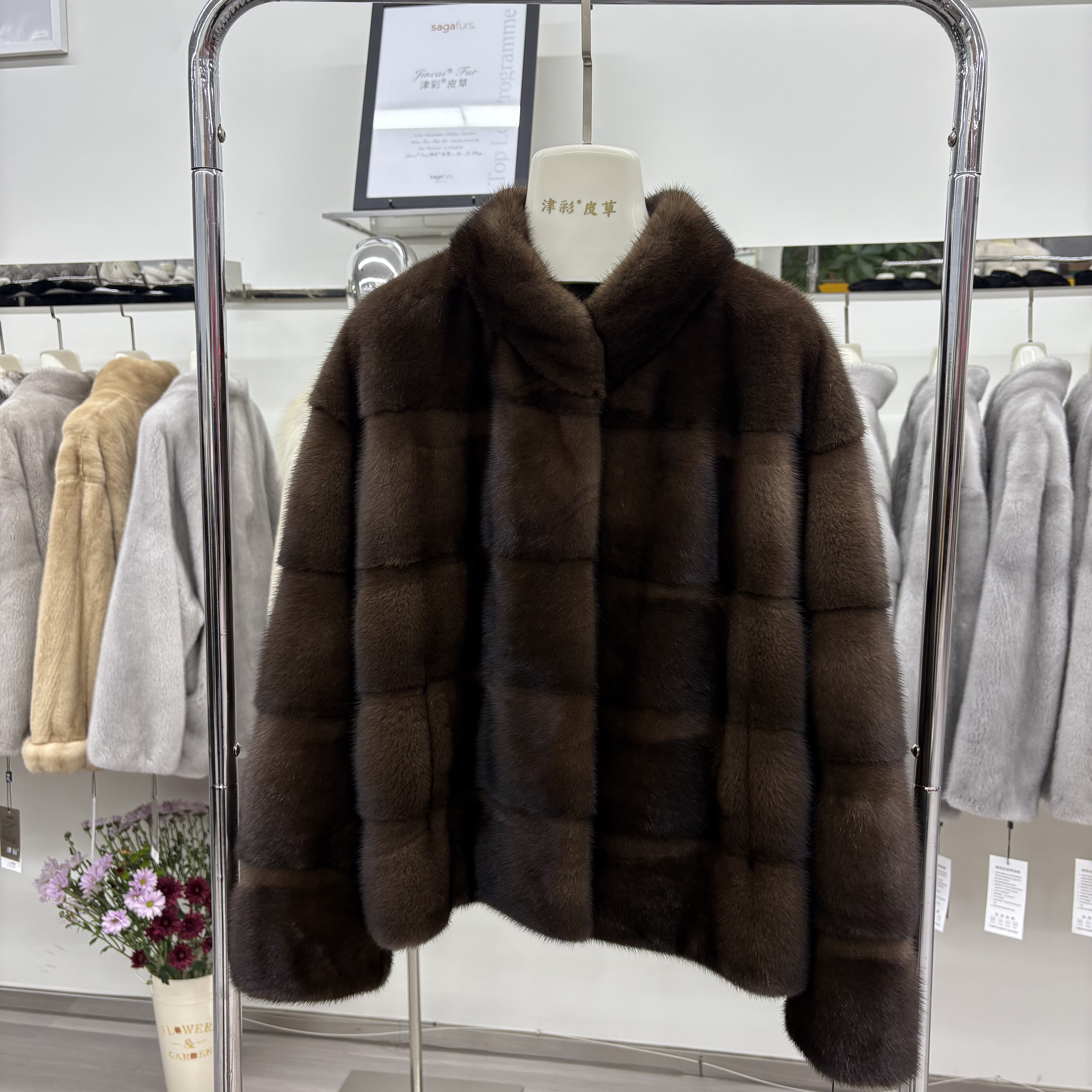 2025新款水貂整貂横排皮草外套女短款立领貂皮大衣