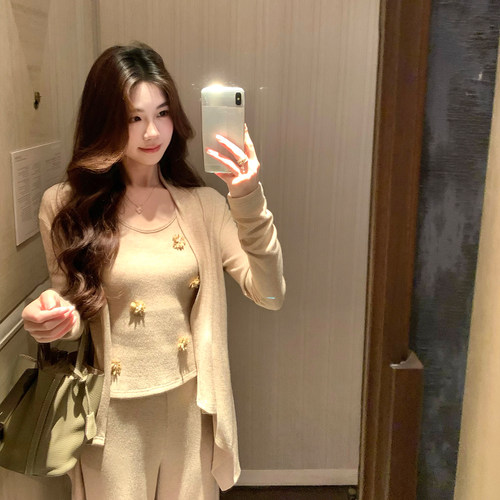 木子李的李针织三件套