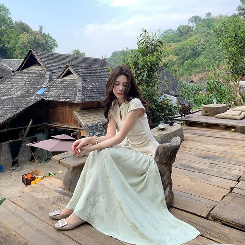 木子李的李高腰缎面提花垂感半身裙女春夏显瘦A字裙温柔风长裙子
