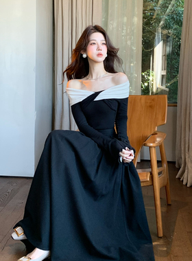 木子李的李设计感交叉领露肩长袖针织衫撞色修身上衣高腰半身裙秋