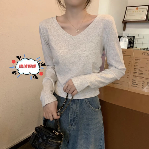 品牌剪标短款V领德绒打底衫女