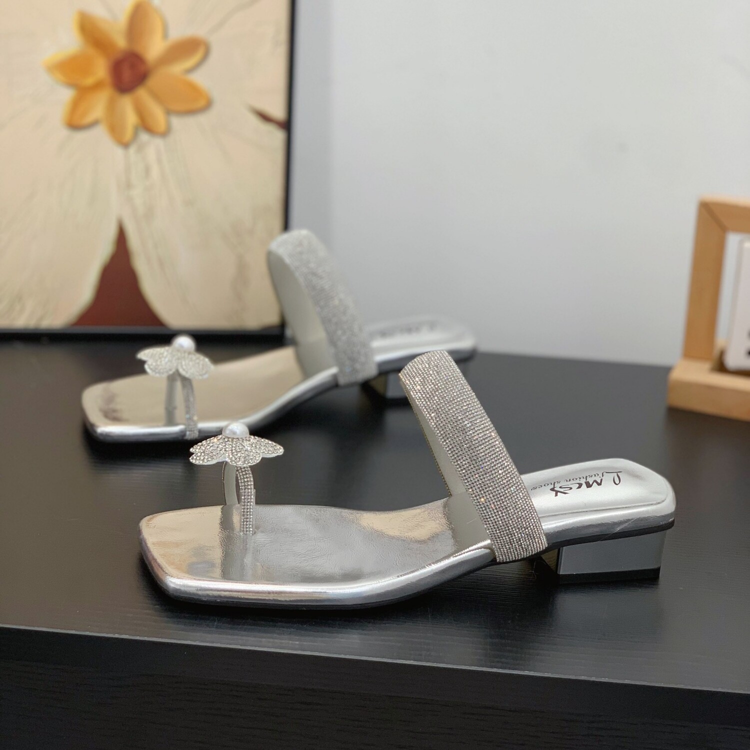 温柔绝美气质套趾凉拖鞋女夏外穿2026新款粗跟复古方头夹脚人字拖