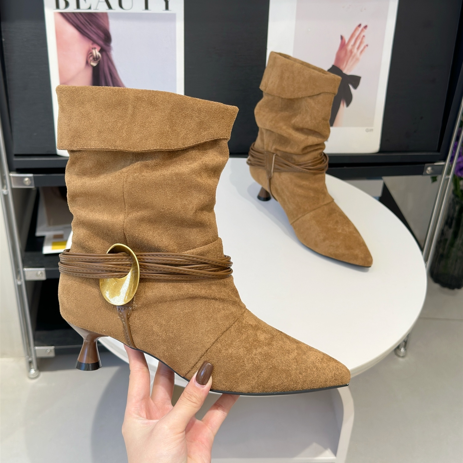 配裙子废土风气质尖头猫跟堆堆靴