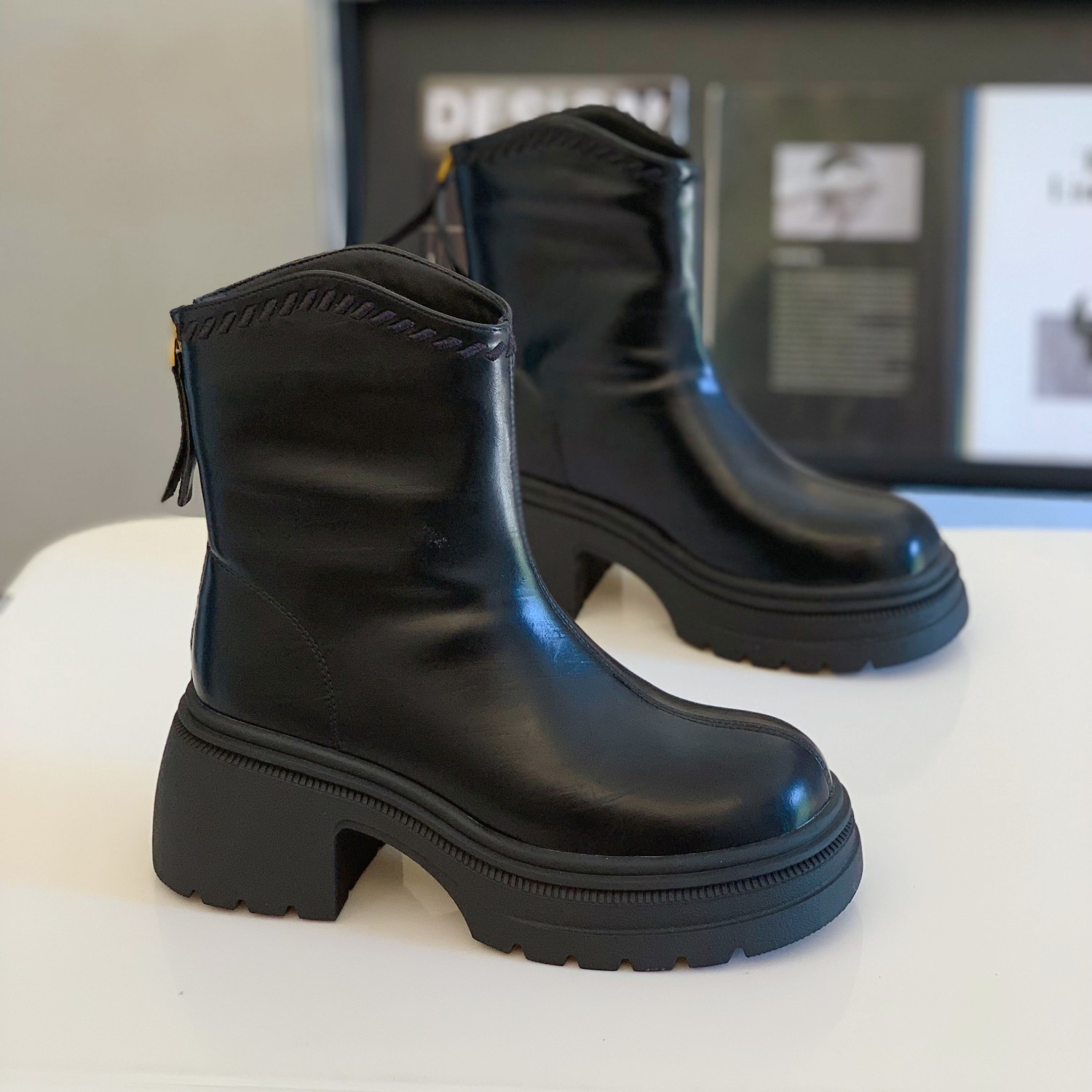 高级感简约百搭厚底显腿长瘦瘦靴