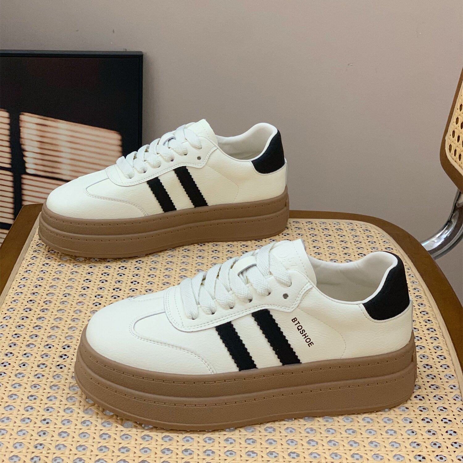 厚底系带板鞋女2026春季新款百搭休闲显脚小拼色真皮学院风小白鞋