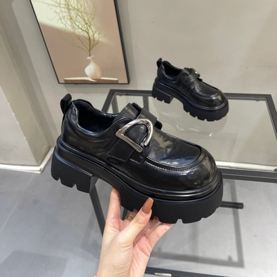 轻松穿出学院风显瘦魔术贴乐福鞋