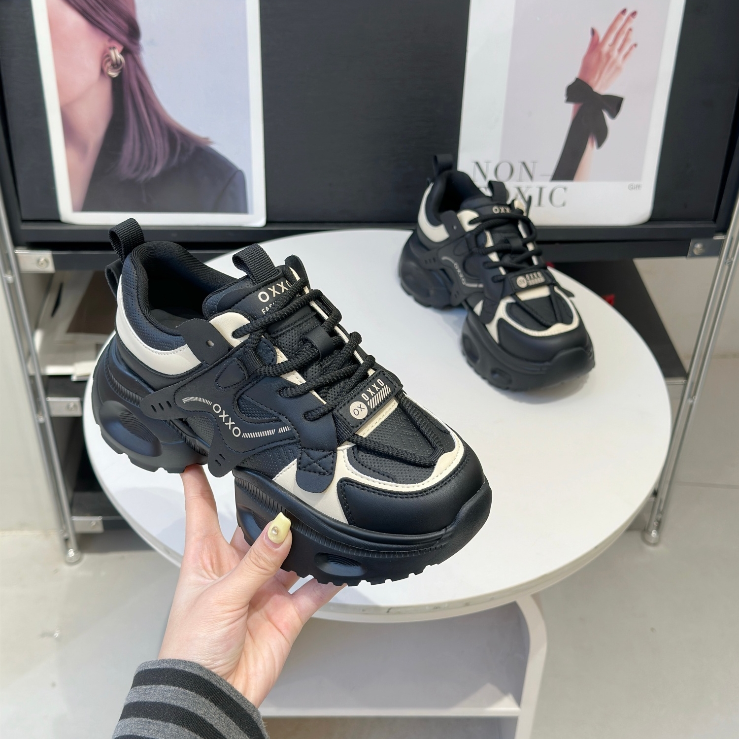 轻便不累脚，显瘦显高运动老爹鞋