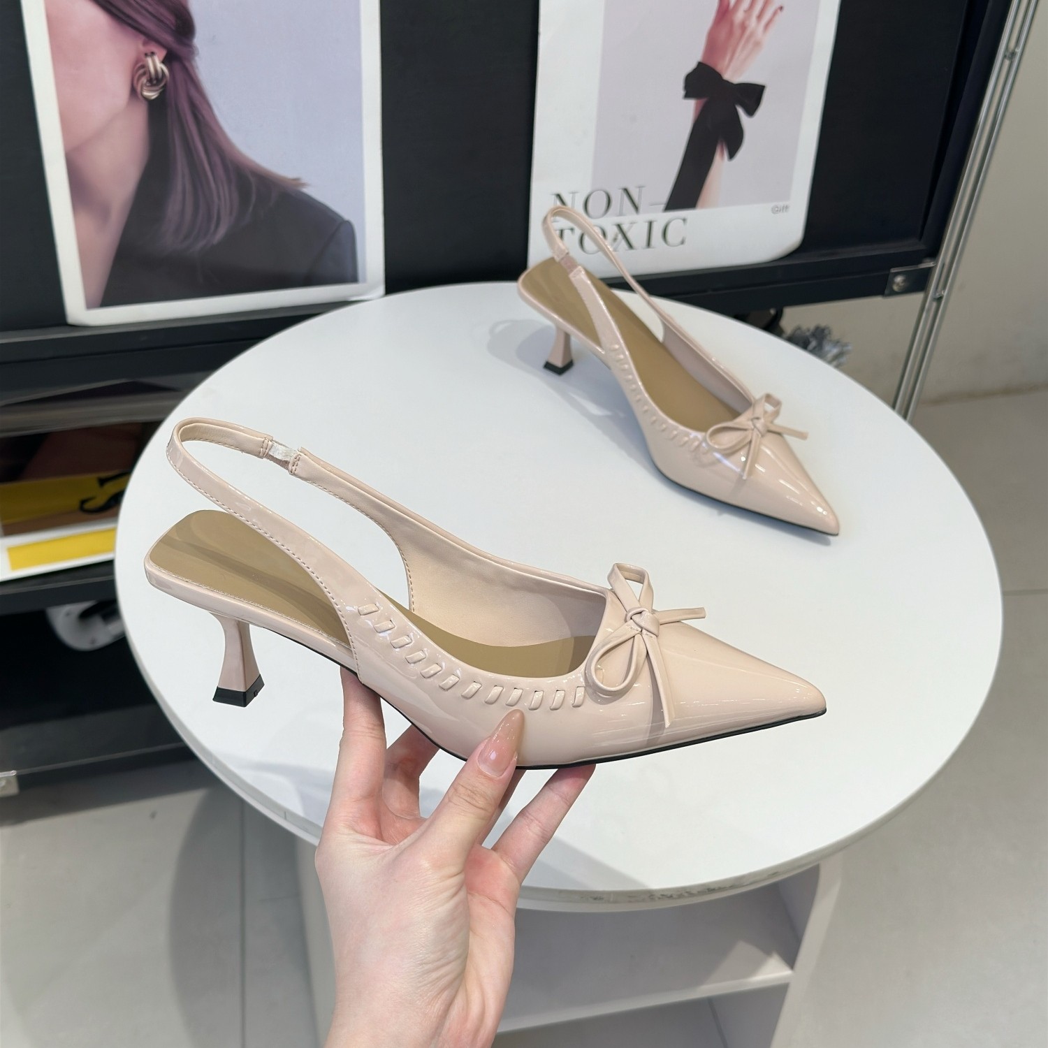 法式蝴蝶结尖头包头凉鞋女2026夏季新款仙女风气质细跟6cm高跟鞋