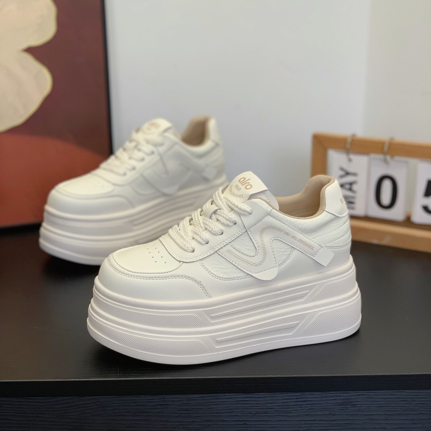 小个子增高8cm真皮小白鞋女2026春季新款轻便不累脚休闲松糕板鞋