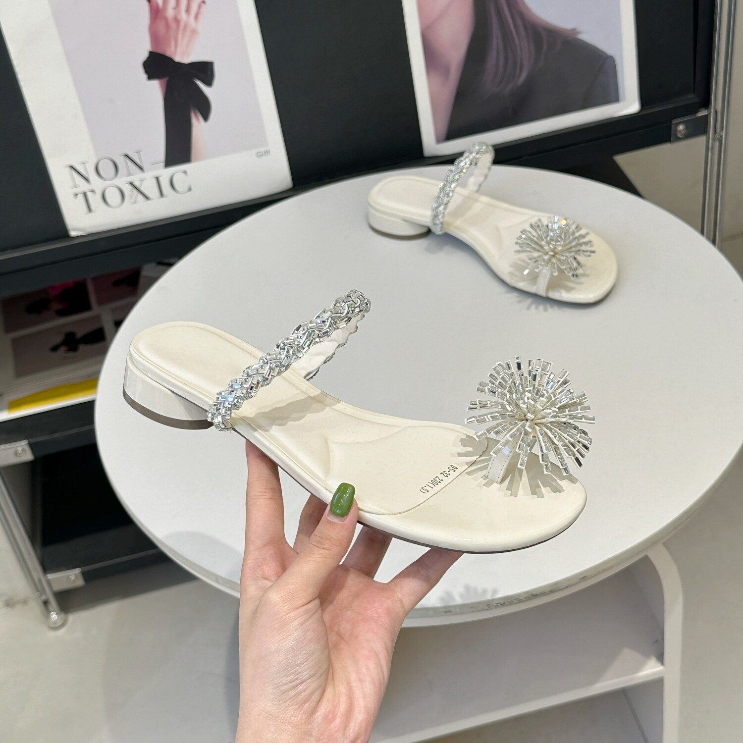 仙女风水钻套趾一字拖女夏外穿2026新款配裙子轻奢低跟气质凉拖鞋