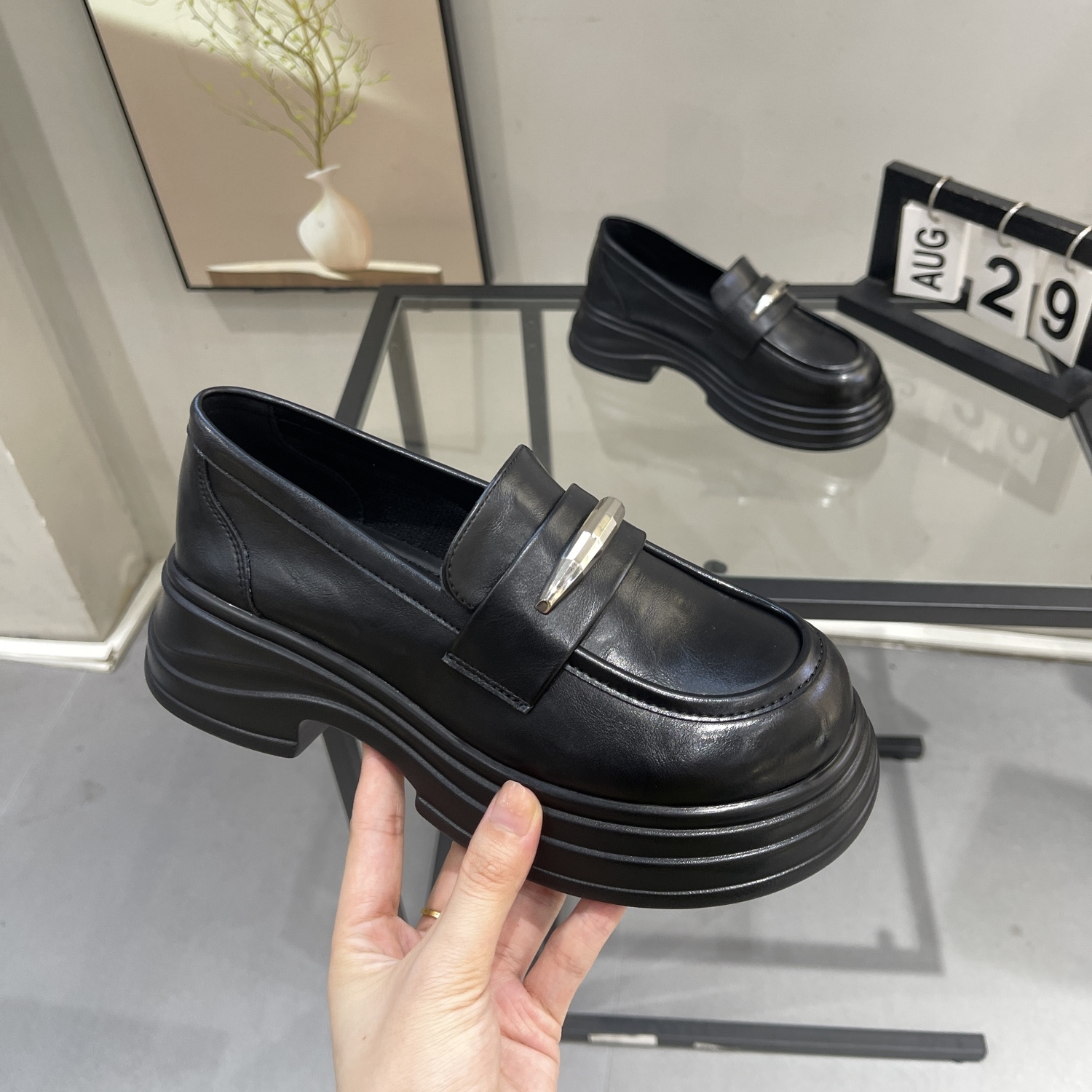 小个子配裙子厚底增高黑色乐福鞋