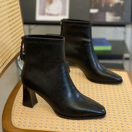 小个子女增高7CM时装靴子2025秋冬超火方头粗跟法式气质瘦瘦短靴