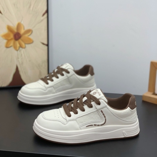平底通勤学院风休闲板鞋女2025秋冬新款时尚百搭显脚小真皮小白鞋