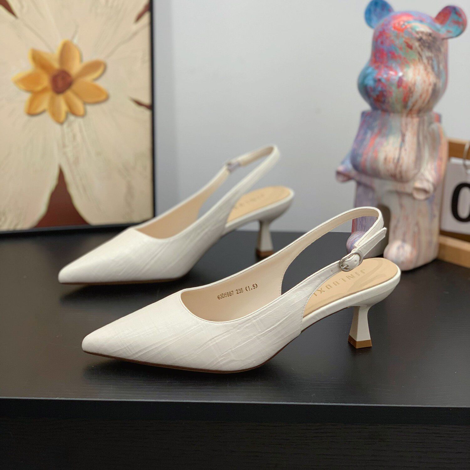 尖头细跟后绊带凉鞋女2026春夏季白色气质高跟鞋小个子增高时装鞋