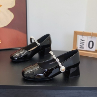 法式粗跟玛丽珍鞋女2026春季新款配裙子珍珠显气质温柔风晚晚单鞋