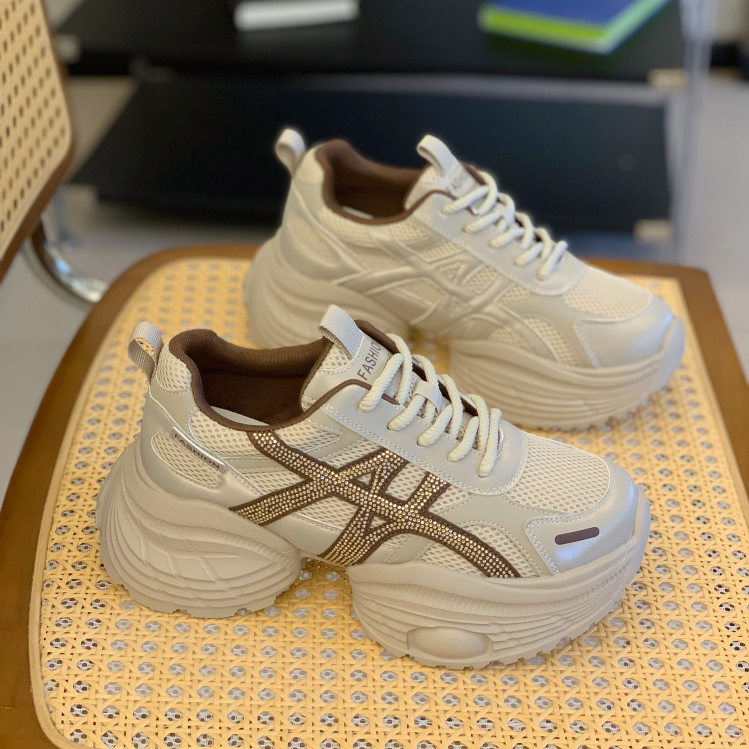 轻便不累脚复古百搭显脚小老爹鞋