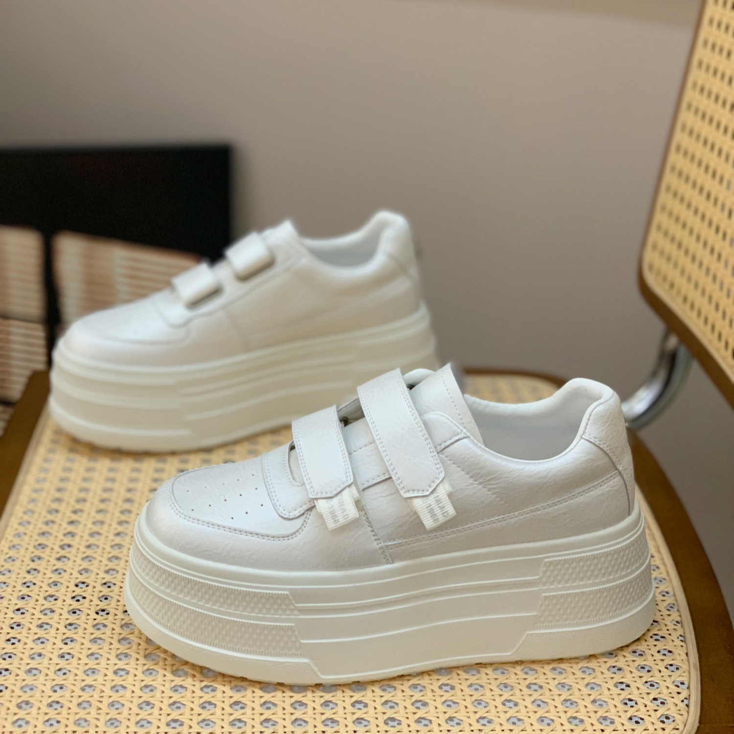 小个子高级感魔术贴小白鞋松糕鞋