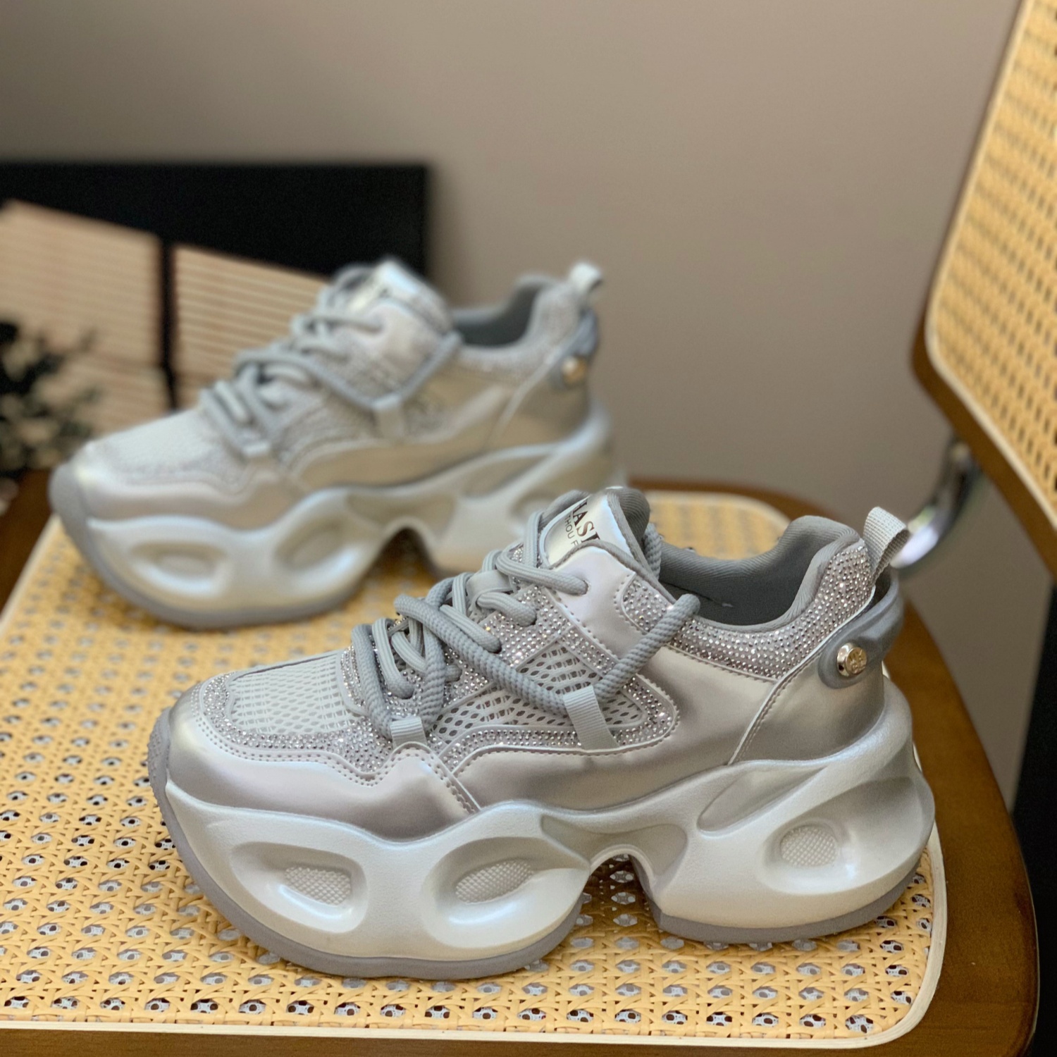 单网透气时尚炸街休闲运动老爹鞋