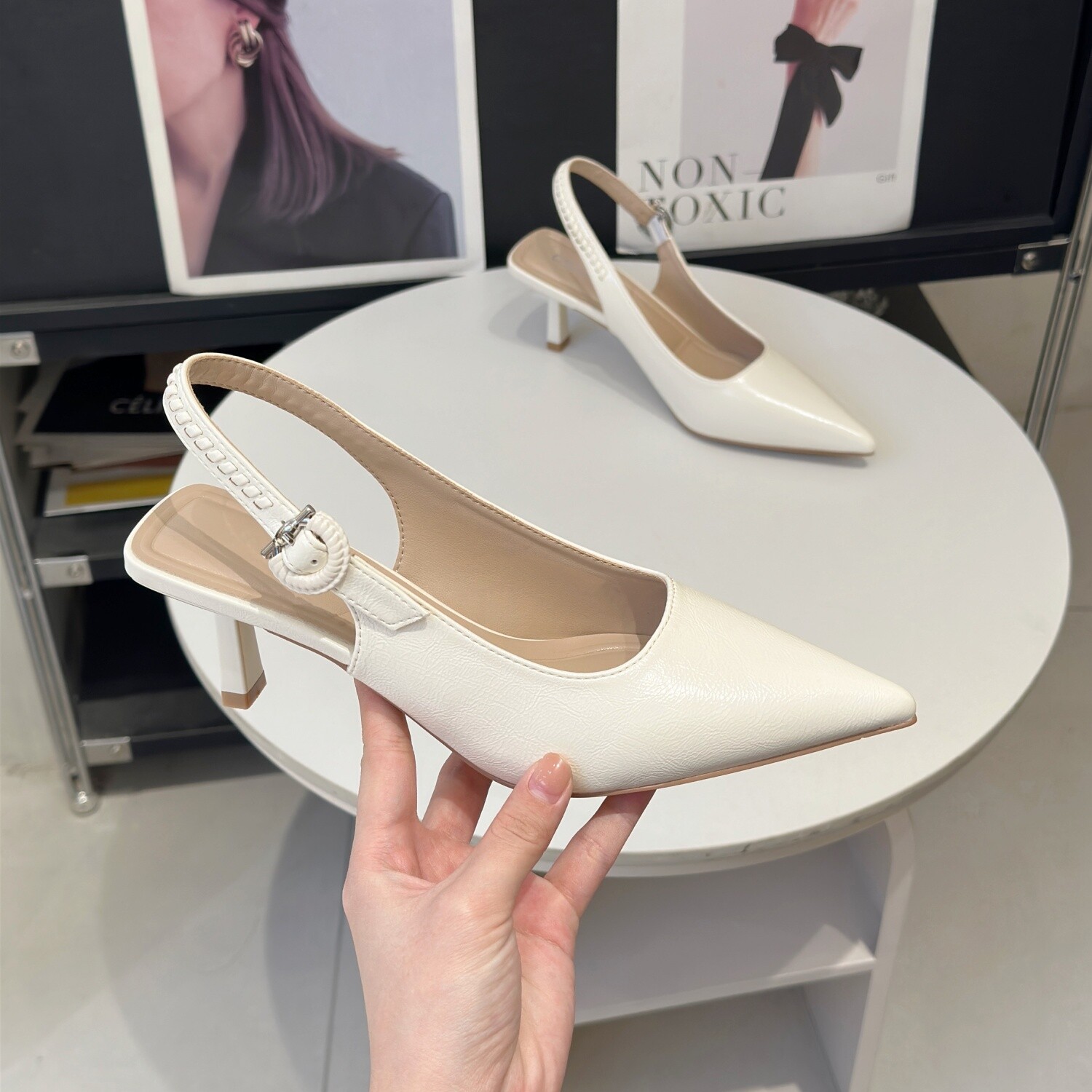 法式温柔风包头凉鞋女2026夏季新款细跟尖头一字扣带配裙子高跟鞋