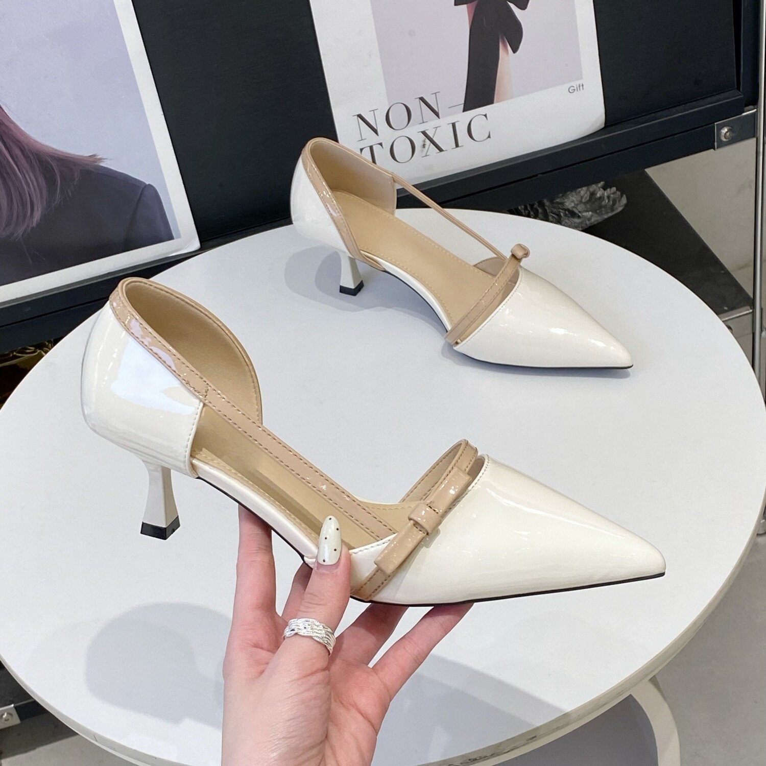 法式气质尖头细跟凉鞋女2026春夏新款配裙子浅口漆皮轻熟风高跟鞋
