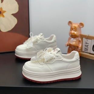 小众设计感真皮小白鞋女2026春季新款蝴蝶结减龄百搭松糕厚底板鞋