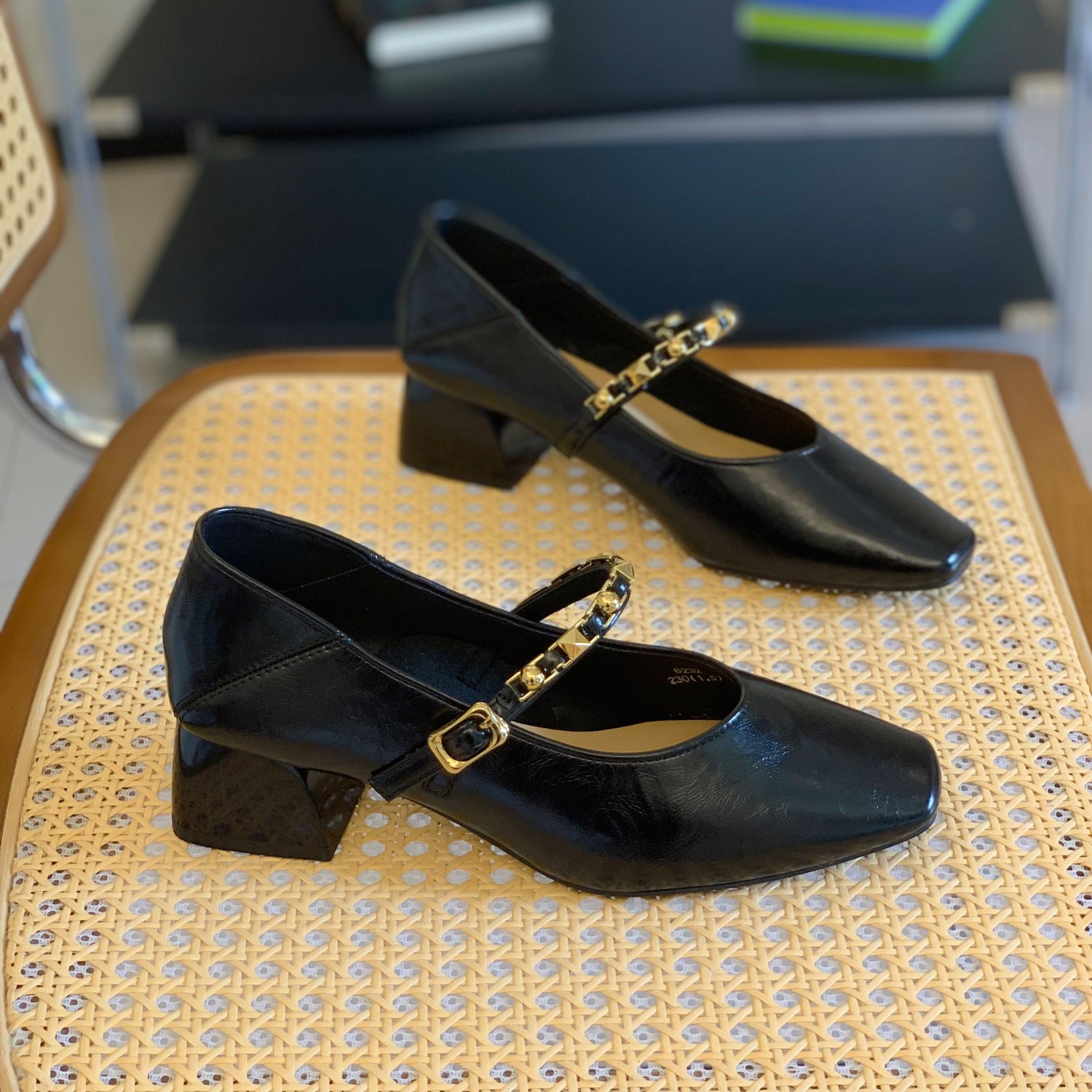 粗跟厚底显腿长简约百搭小单鞋