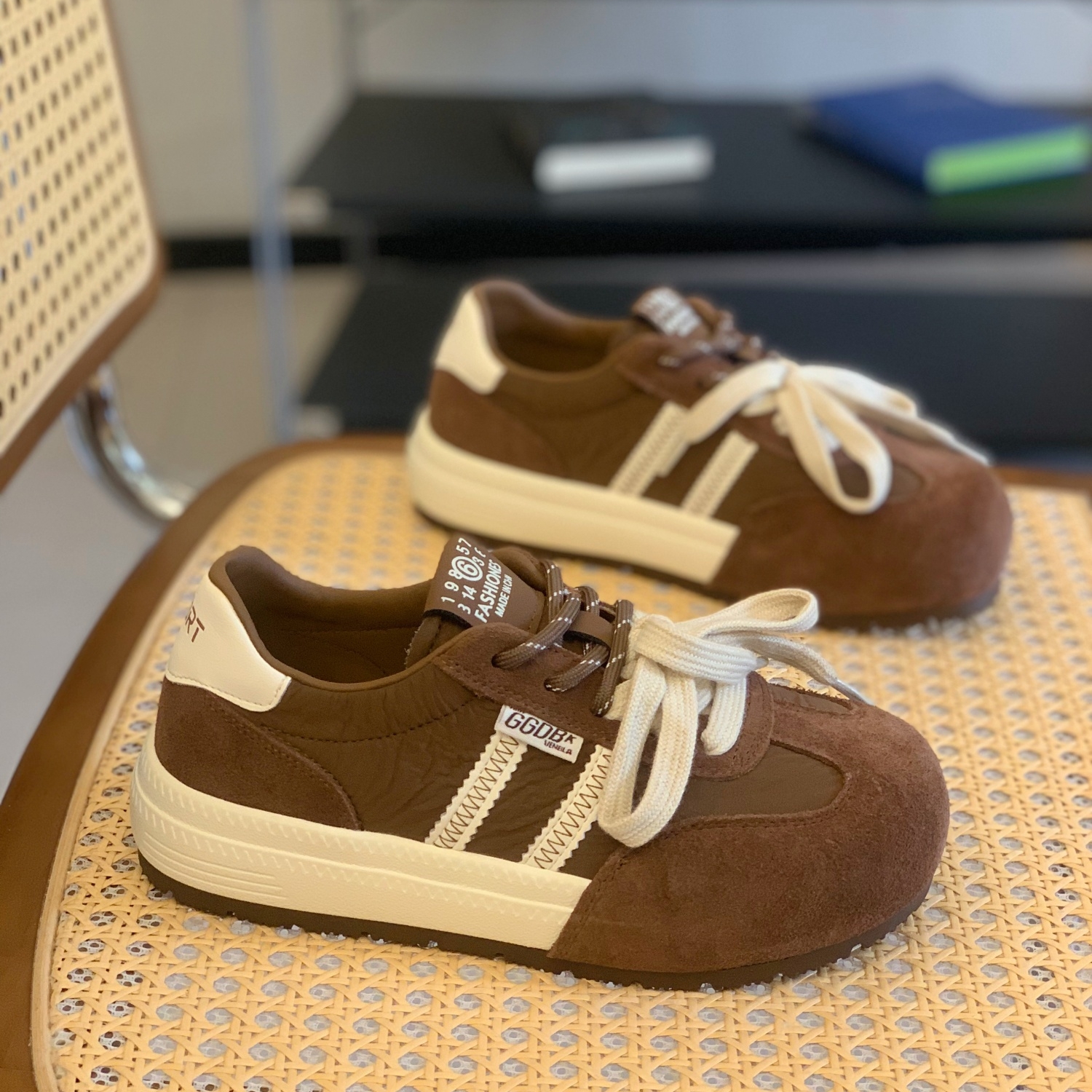 复古磨砂小众轻便显瘦百搭德训鞋