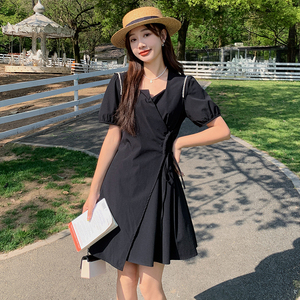 法式方领黑色连衣裙女夏2025新款裙子质感高级设计感赫本风小黑裙