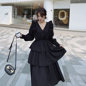 法式黑色v领长袖连衣裙女2024秋季新款高级感收腰显瘦荷叶边长裙图片