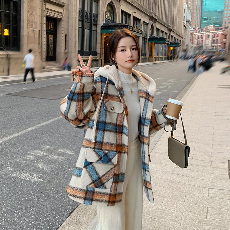 超好看复古时髦格子连帽斗篷毛呢厚外套女冬2024新款宽松呢子大衣,女装毛呢外套,浙宝088