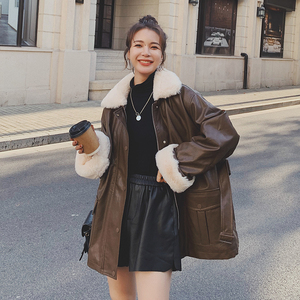 现货X912P165控238 2021冬装皮衣羊羔毛棉服外套两色女图片