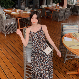 现货X220P75K1182021夏季新款吊带碎花连衣裙,胖妹妹穿衣搭配小个子裙子图片