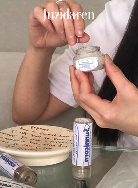 韩国100小时滋润润唇膏