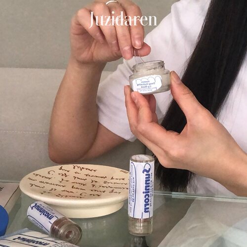韩国100小时滋润润唇膏