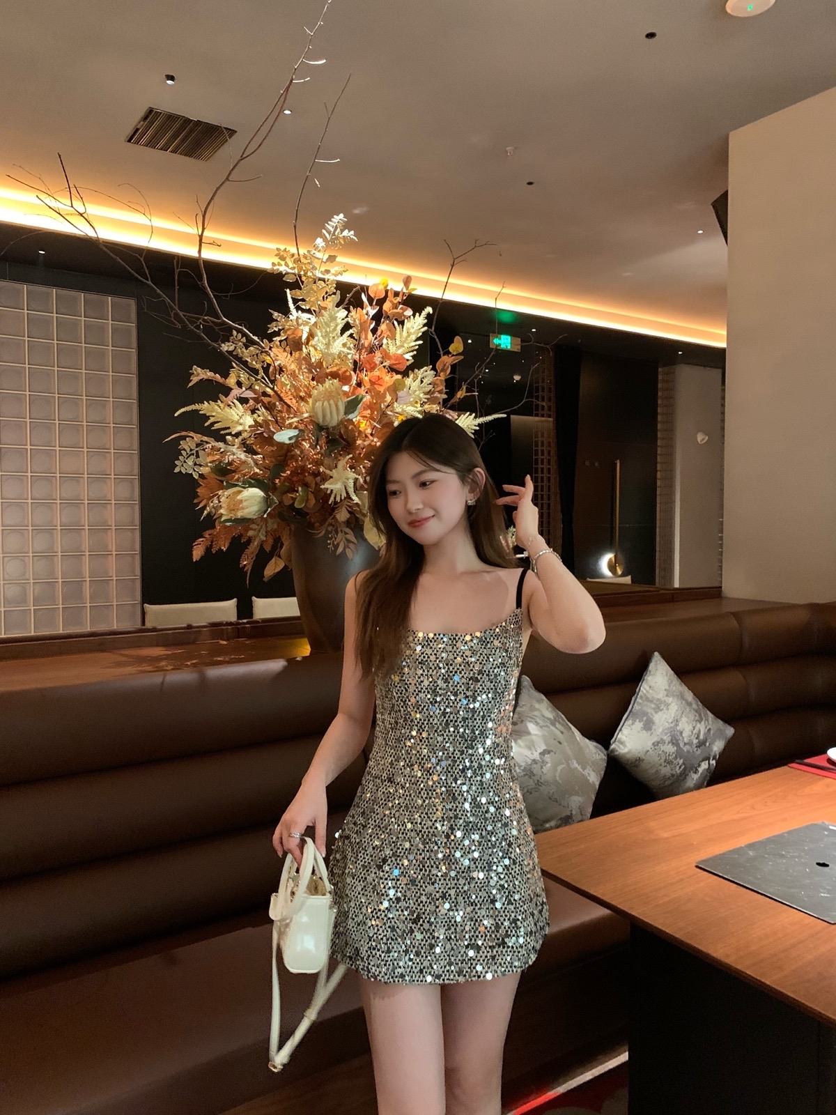 春夏新款百搭黑银亮片吊带辣妹性感A子裙高级感小香连衣裙显瘦